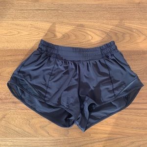 Black Lululemon hotty hot shorts 2.5 inseam